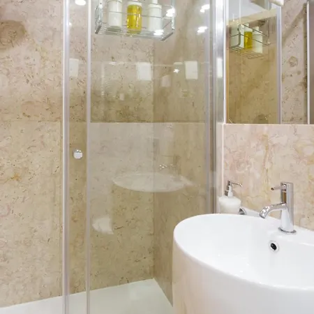 Amazing Rooftop Terrace With River And Historic View 4 Bedrooms 4 Bathrooms Ac 19th Century Building Chiado דירה ליסבון