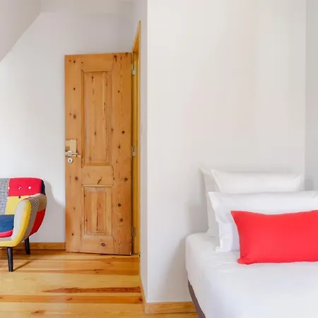 Amazing Rooftop Terrace With River And Historic View 4 Bedrooms 4 Bathrooms Ac 19th Century Building Chiado דירה