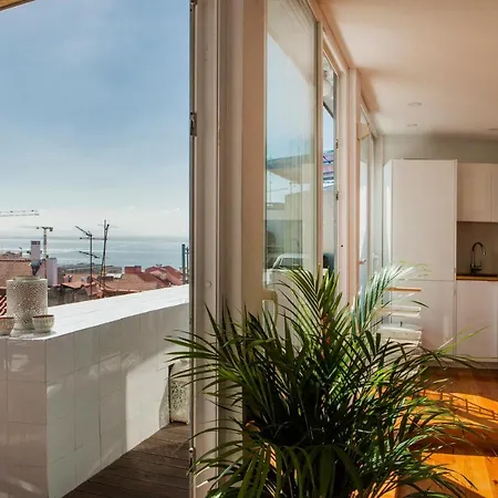 Amazing Rooftop Terrace With River And Historic View 4 Bedrooms 4 Bathrooms Ac 19th Century Building Chiado