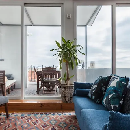 Amazing Rooftop Terrace With River And Historic View 4 Bedrooms 4 Bathrooms Ac 19th Century Building Chiado דירה
