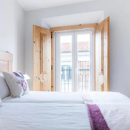 Amazing Rooftop Terrace With River And Historic View 4 Bedrooms 4 Bathrooms Ac 19th Century Building Chiado * ליסבון