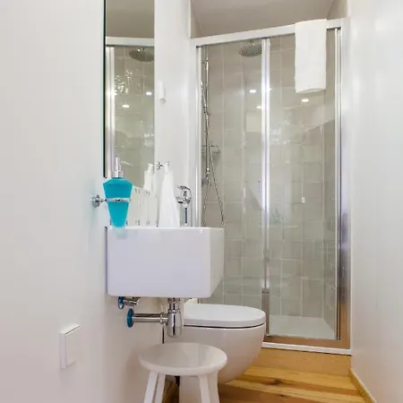 Amazing Rooftop Terrace With River And Historic View 4 Bedrooms 4 Bathrooms Ac 19th Century Building Chiado דירה