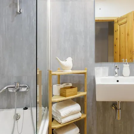 Amazing Rooftop Terrace With River And Historic View 4 Bedrooms 4 Bathrooms Ac 19th Century Building Chiado アパート