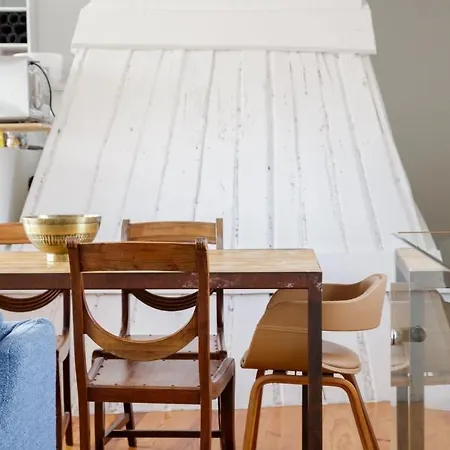 Amazing Rooftop Terrace With River And Historic View 4 Bedrooms 4 Bathrooms Ac 19th Century Building Chiado * リスボン