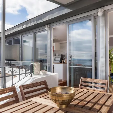 Amazing Rooftop Terrace With River And Historic View 4 Bedrooms 4 Bathrooms Ac 19th Century Building Chiado Lejlighed *