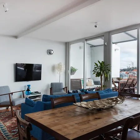 アパート Amazing Rooftop Terrace With River And Historic View 4 Bedrooms 4 Bathrooms Ac 19th Century Building Chiado リスボン