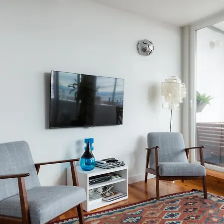 Amazing Rooftop Terrace With River And Historic View 4 Bedrooms 4 Bathrooms Ac 19th Century Building Chiado リスボン