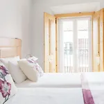 Amazing Rooftop Terrace With River And Historic View 4 Bedrooms 4 Bathrooms Ac 19th Century Building Chiado * Lisboa