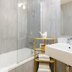 Amazing Rooftop Terrace With River And Historic View 4 Bedrooms 4 Bathrooms Ac 19th Century Building Chiado Apartmán *