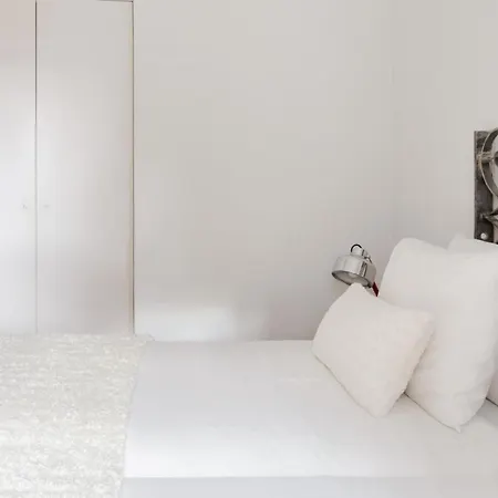 Amazing Rooftop Terrace With River And Historic View 4 Bedrooms 4 Bathrooms Ac 19th Century Building Chiado Apartmán *