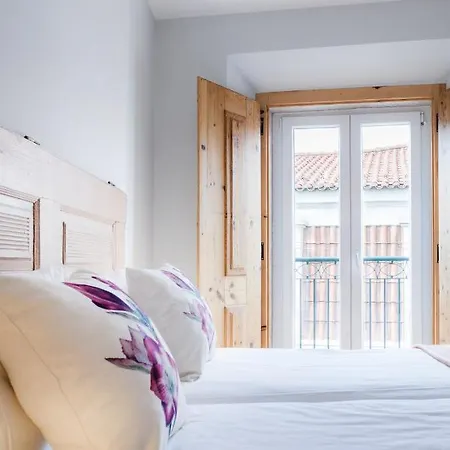 Amazing Rooftop Terrace With River And Historic View 4 Bedrooms 4 Bathrooms Ac 19th Century Building Chiado * Lisboa