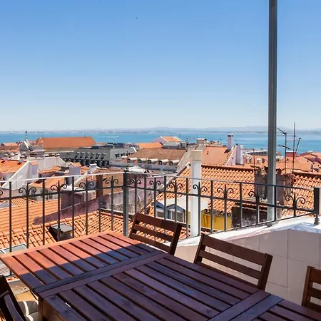 Apartman Amazing Rooftop Terrace With River And Historic View 4 Bedrooms 4 Bathrooms Ac 19th Century Building Chiado Lisboa